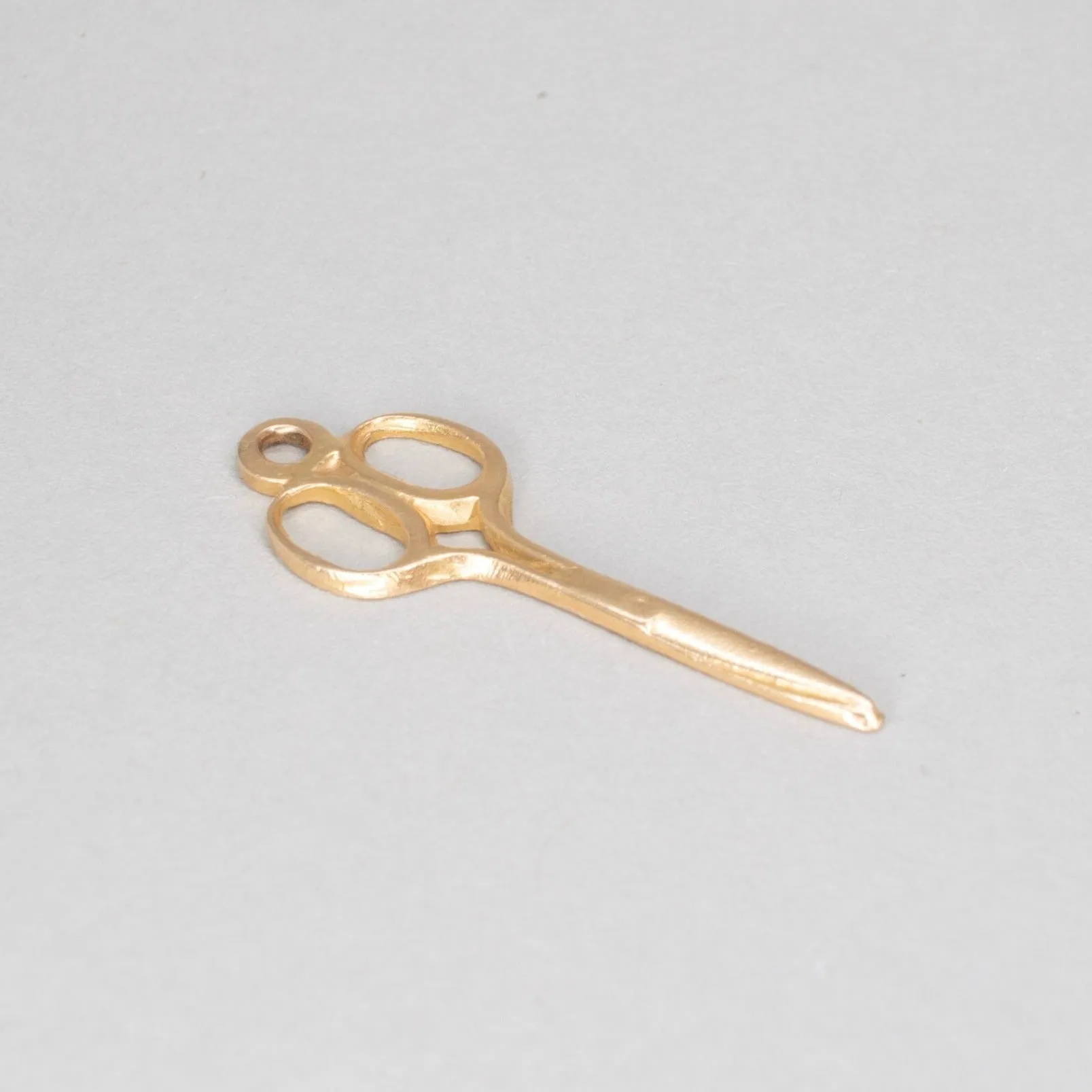 18K Vintage Scissors Charm