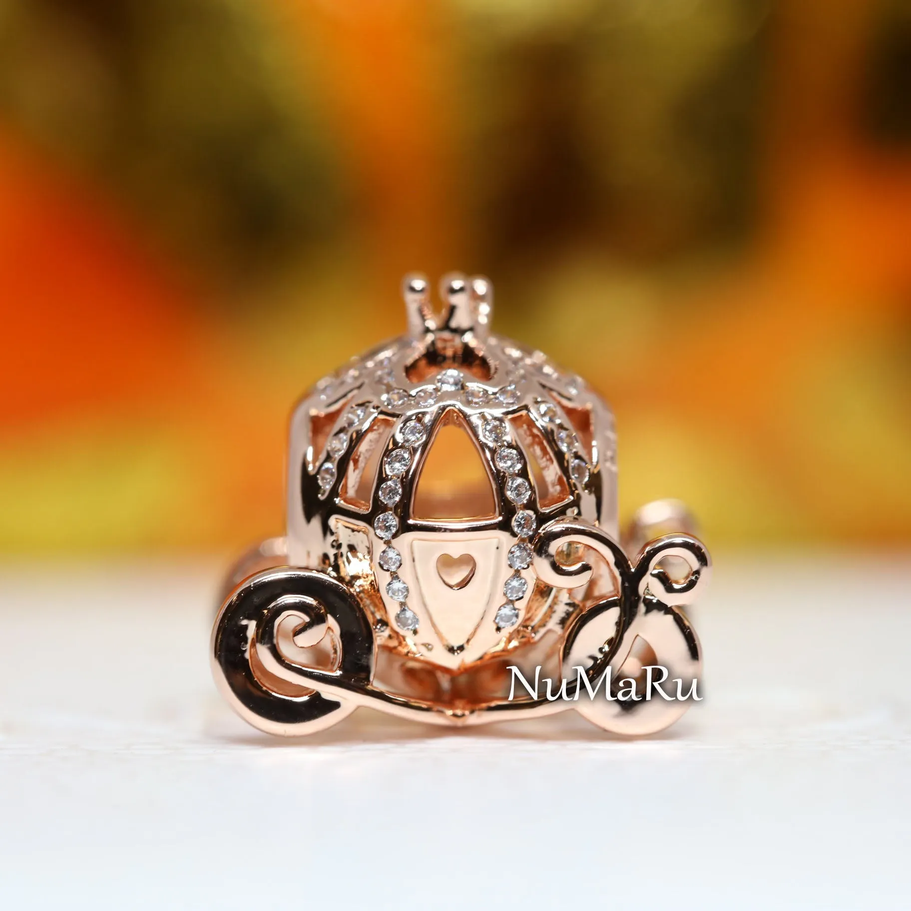 Cinderella Sparkling Carriage Charm 789189C01