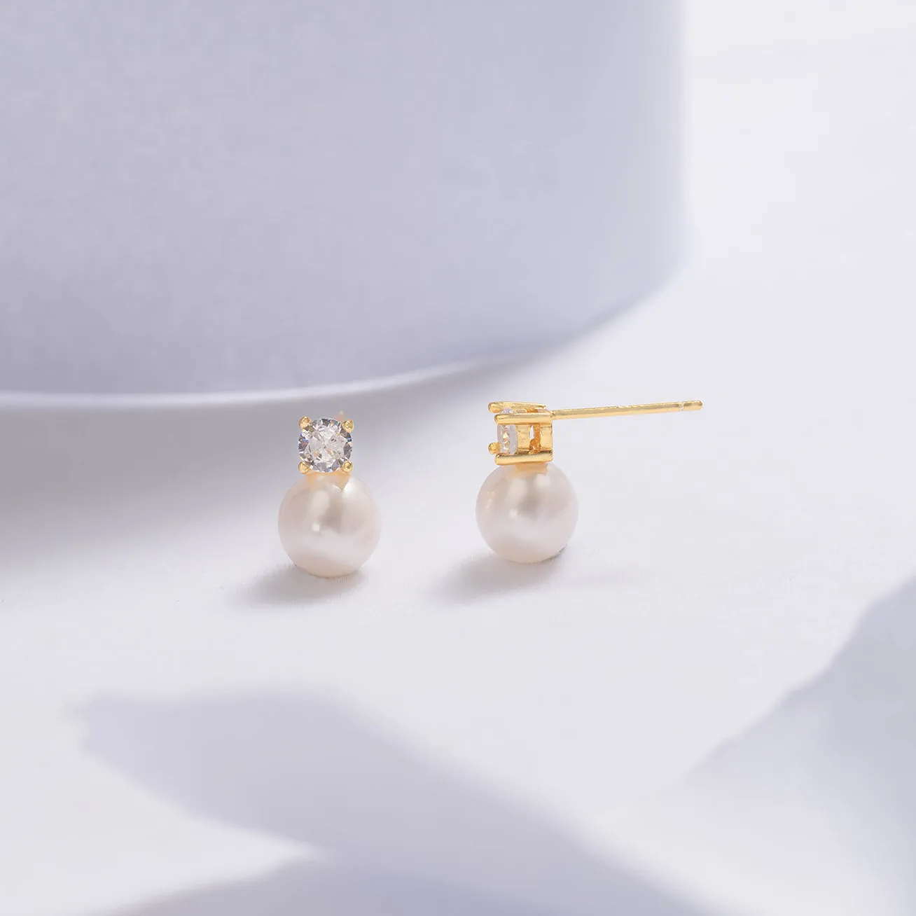 Elegant Freshwater Round Pearl Earrings WE00542