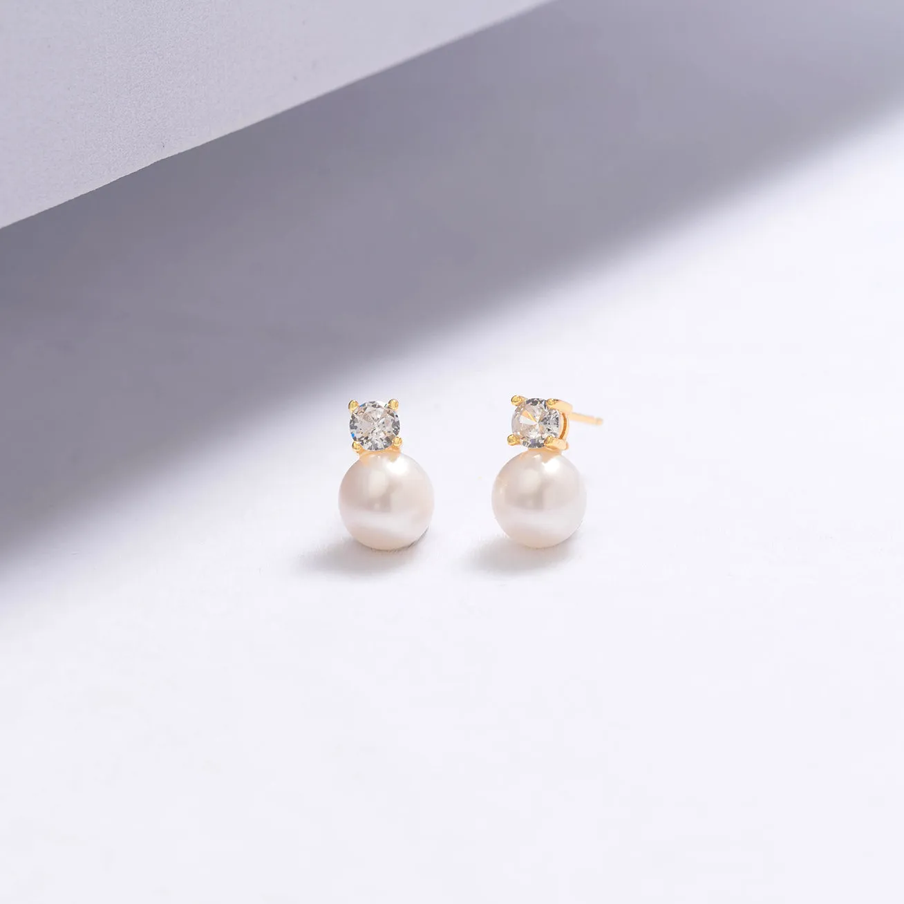 Elegant Freshwater Round Pearl Earrings WE00542