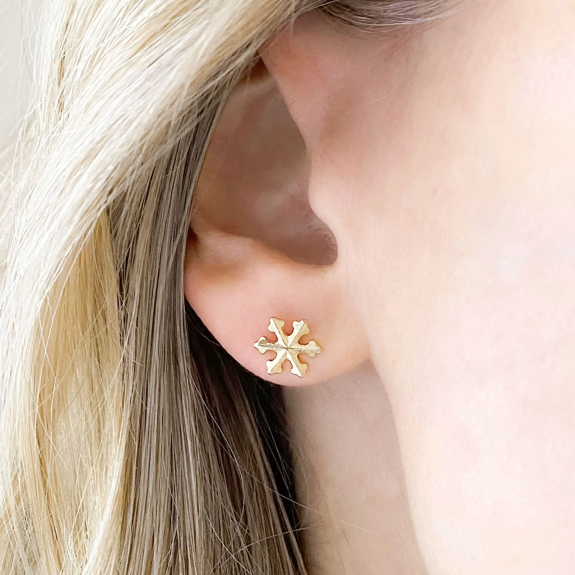 PRESTON vintage gold tone snowflake studs