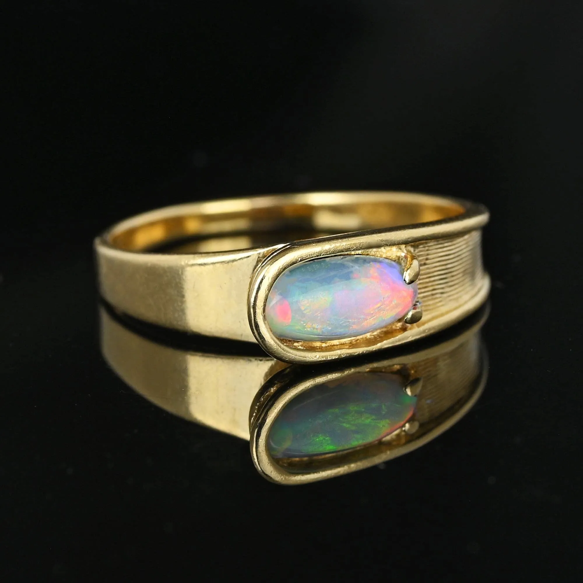 Vintage 14K Gold Buckle Cabochon Opal Ring Band